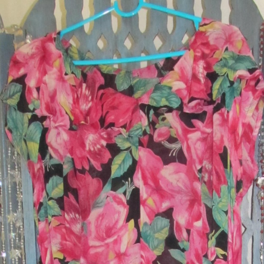 Deep Pink Floral Chiffon Midi Dress W/Ruffled Collar